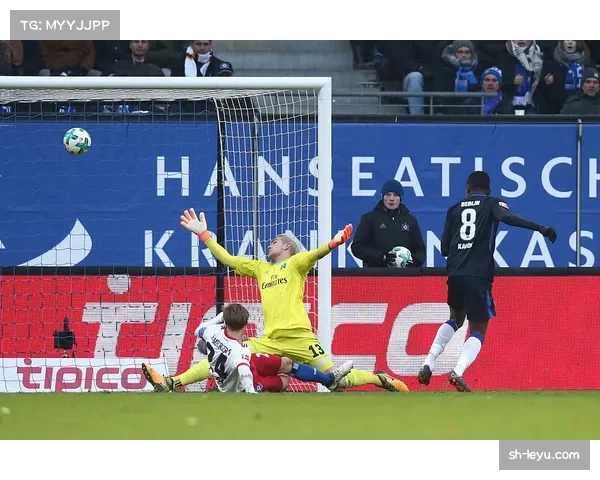 多特蒙德高位逼抢迫使汉堡长传 但第二落点控制占据优势 多特蒙德高位逼抢迫使汉堡长传 但第二落点控制占据优势